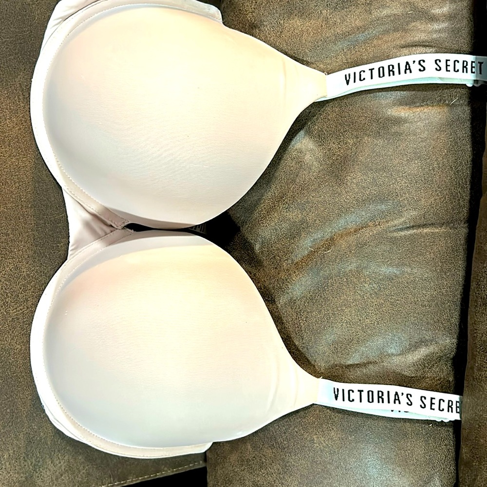 Gently Used Victoria Secret T-Shirt Push Up Bra- Cream